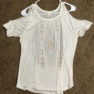 Day trip cold shoulder top medium